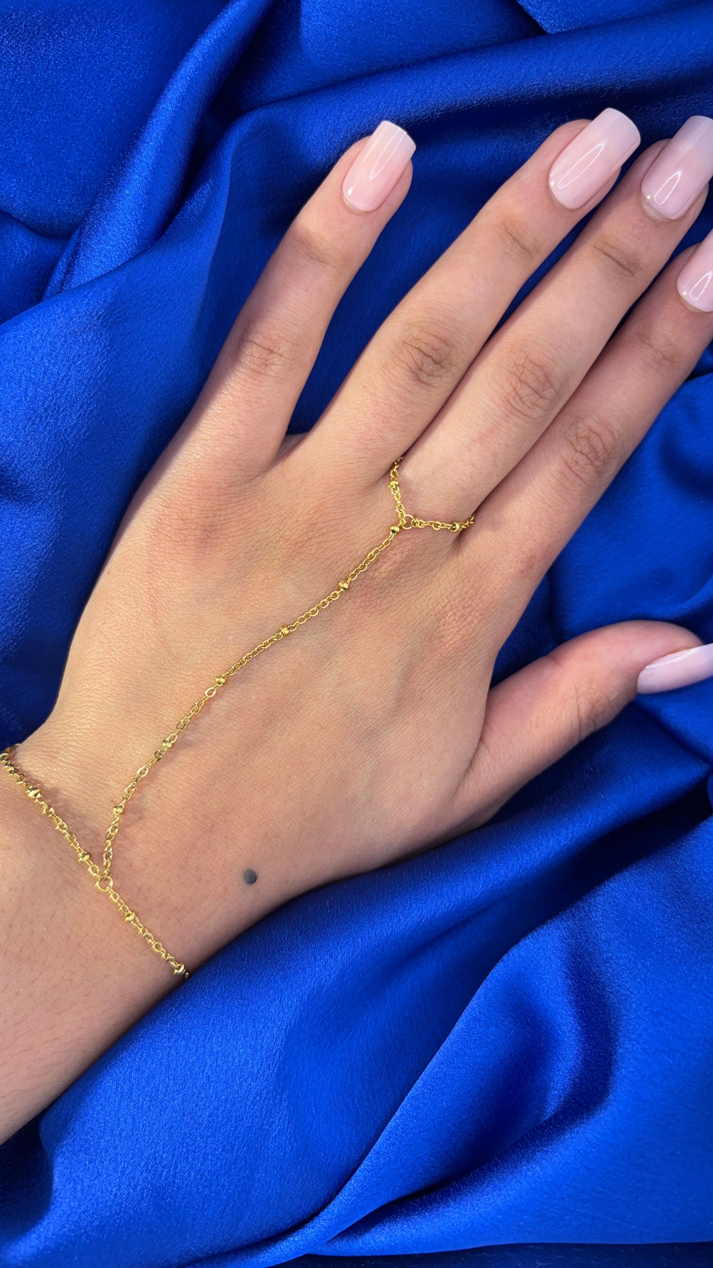 Chaîne de main en acier inoxydable doré – bijou tendance femme Seinaliya Paris